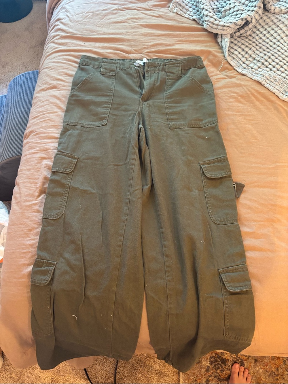 love, Fire Olive Green Wide-Leg Cargo Pants